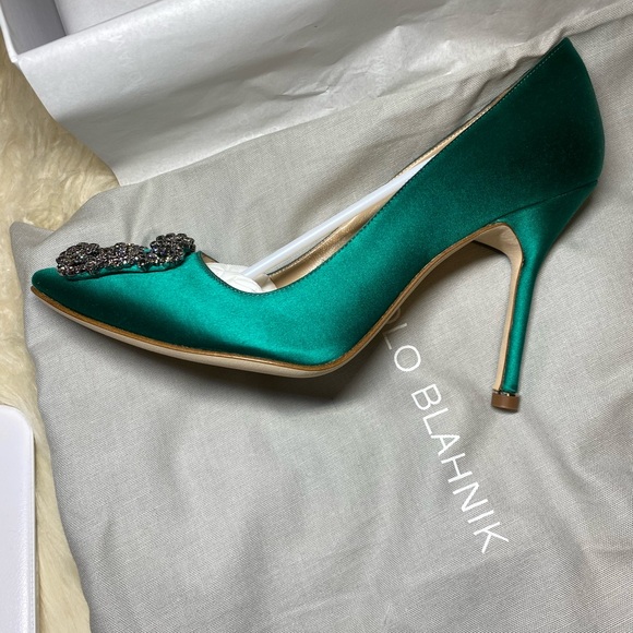 New with box authentic Manolo Blahnik hangisi heels - Picture 16 of 16